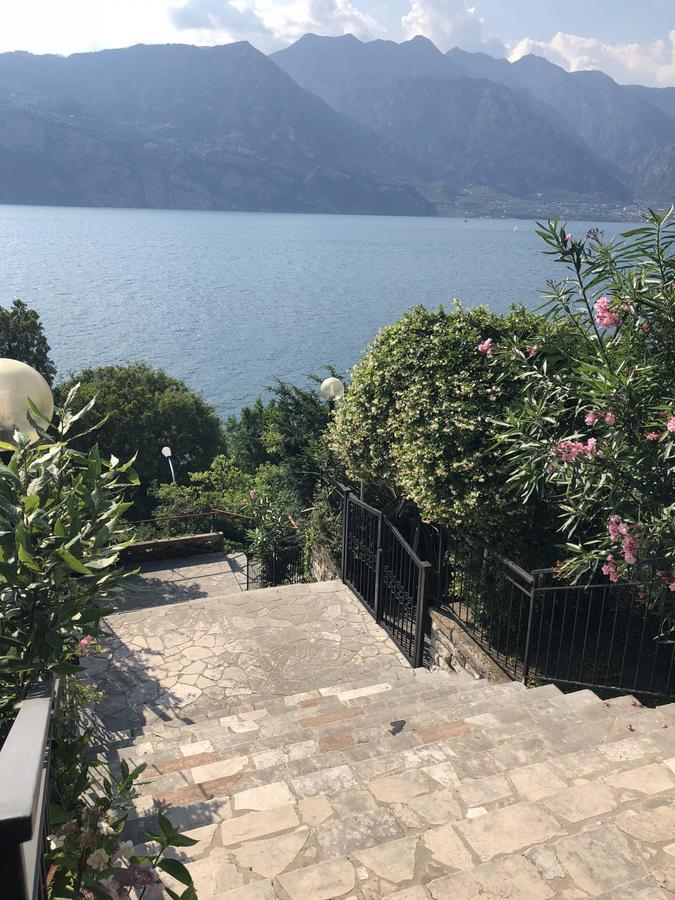 Apartment Windows On The Lake 말세진느 외부 사진